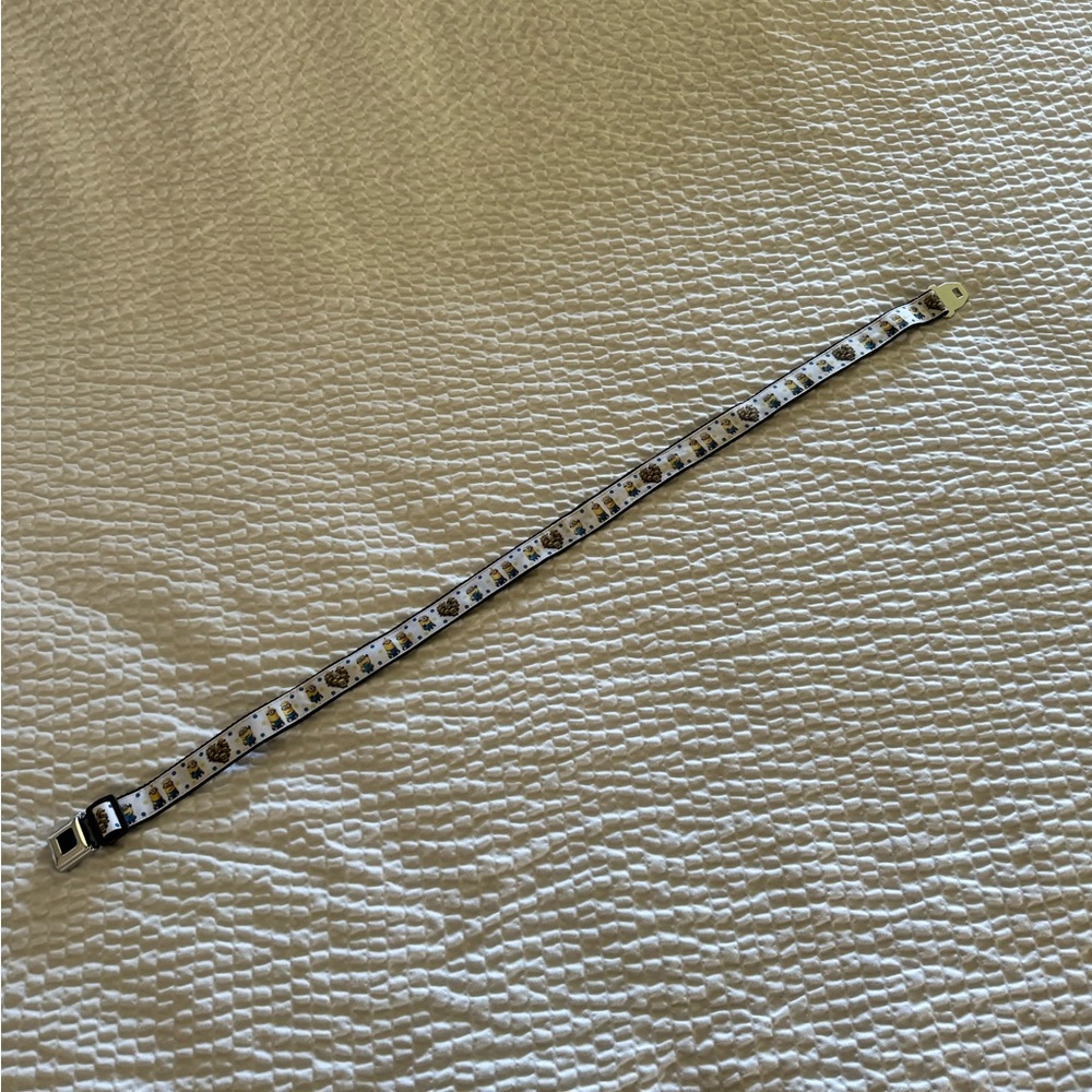 Minions seatbelt clasp belt.